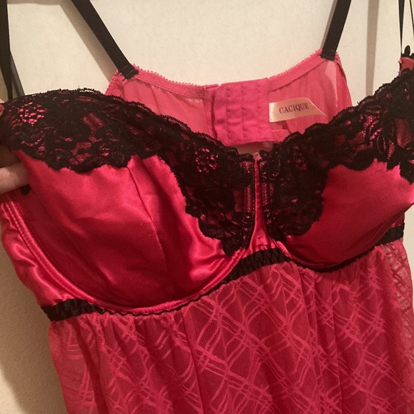 22/24 Fuchsia and Black Lingerie built in wired bra and sheer bottom one piece - Picture 3 of 4